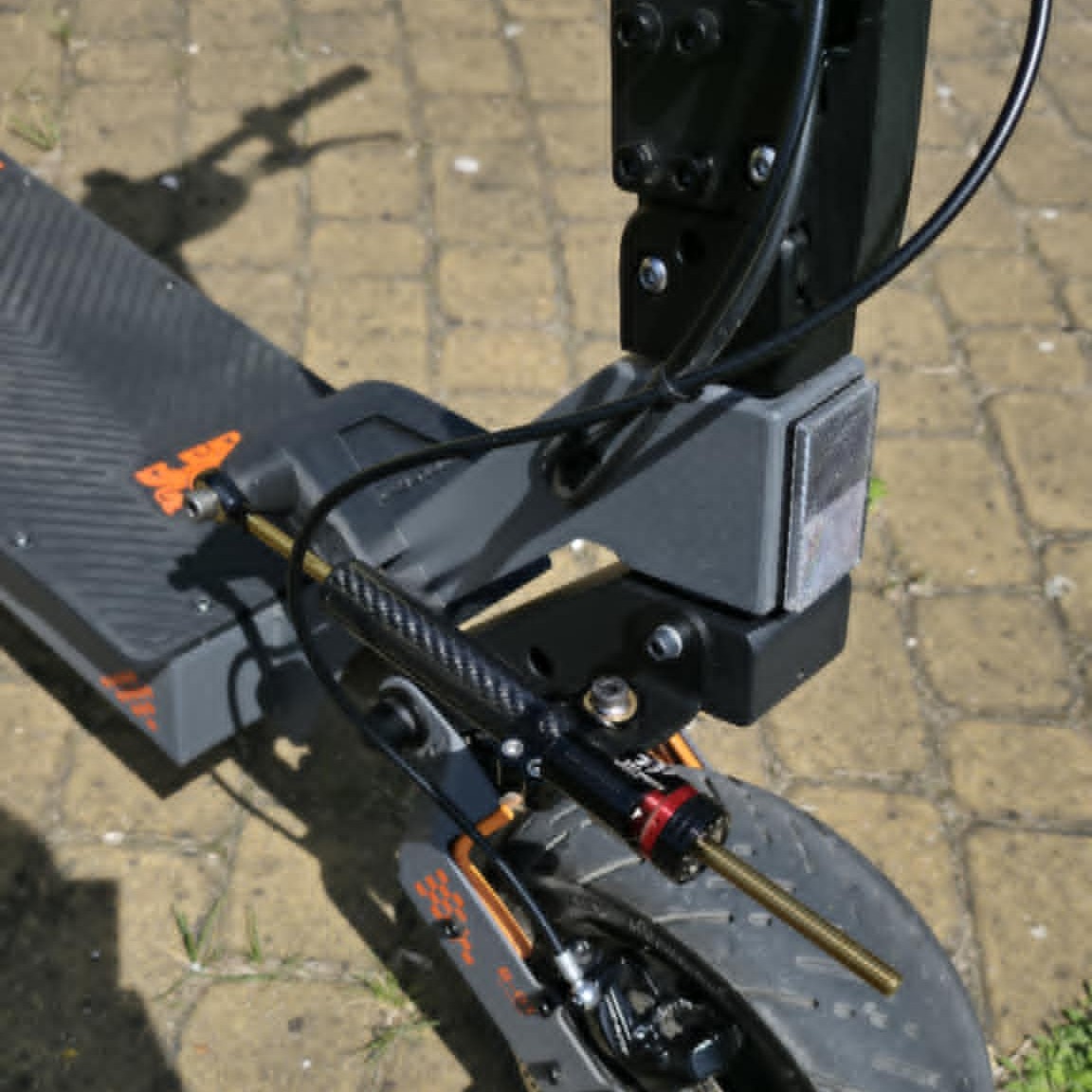 Amortyzator Skrętu (Długi) z Mocowaniem – Kukirin G4 2025 i 2026 - obrazek 2